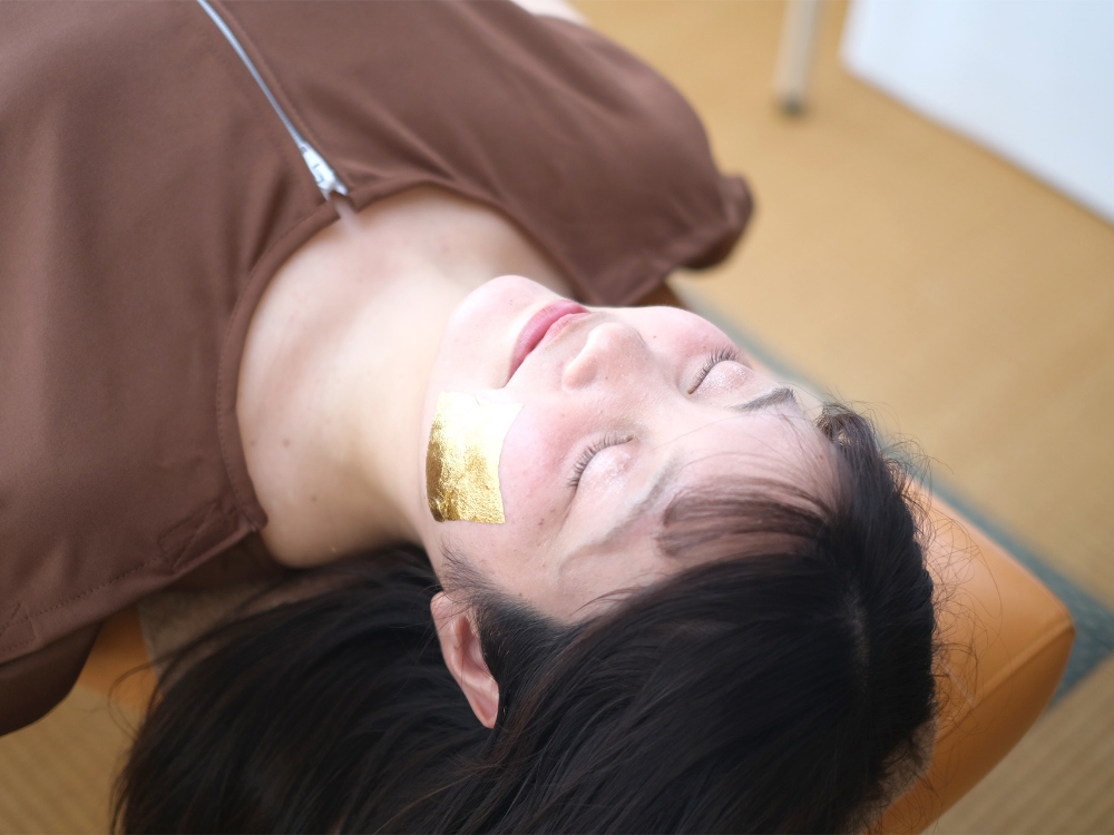 金箔を使用した施術